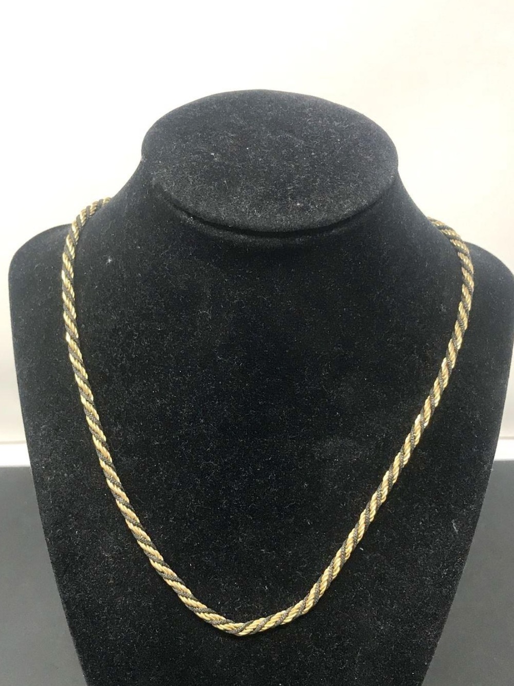 Vintage Crown Trifari Gold Tone / Black
Twisted Rope Chain Link Necklace 18"